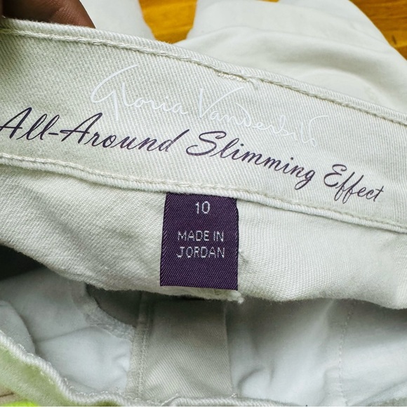 Gloria Vanderbilt Cream Bermuda Shorts with Textured Fabric - Picture 6 of 6